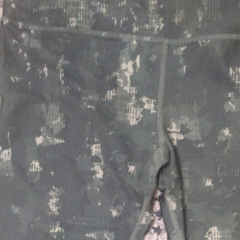Green Camouflage Leggings - Picture 2 of 5